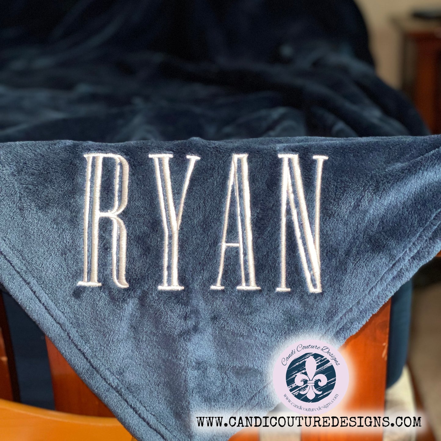 Custom Monogrammed Fleece Blanket | Personalized Cozy Throw - Candicouturedesigns